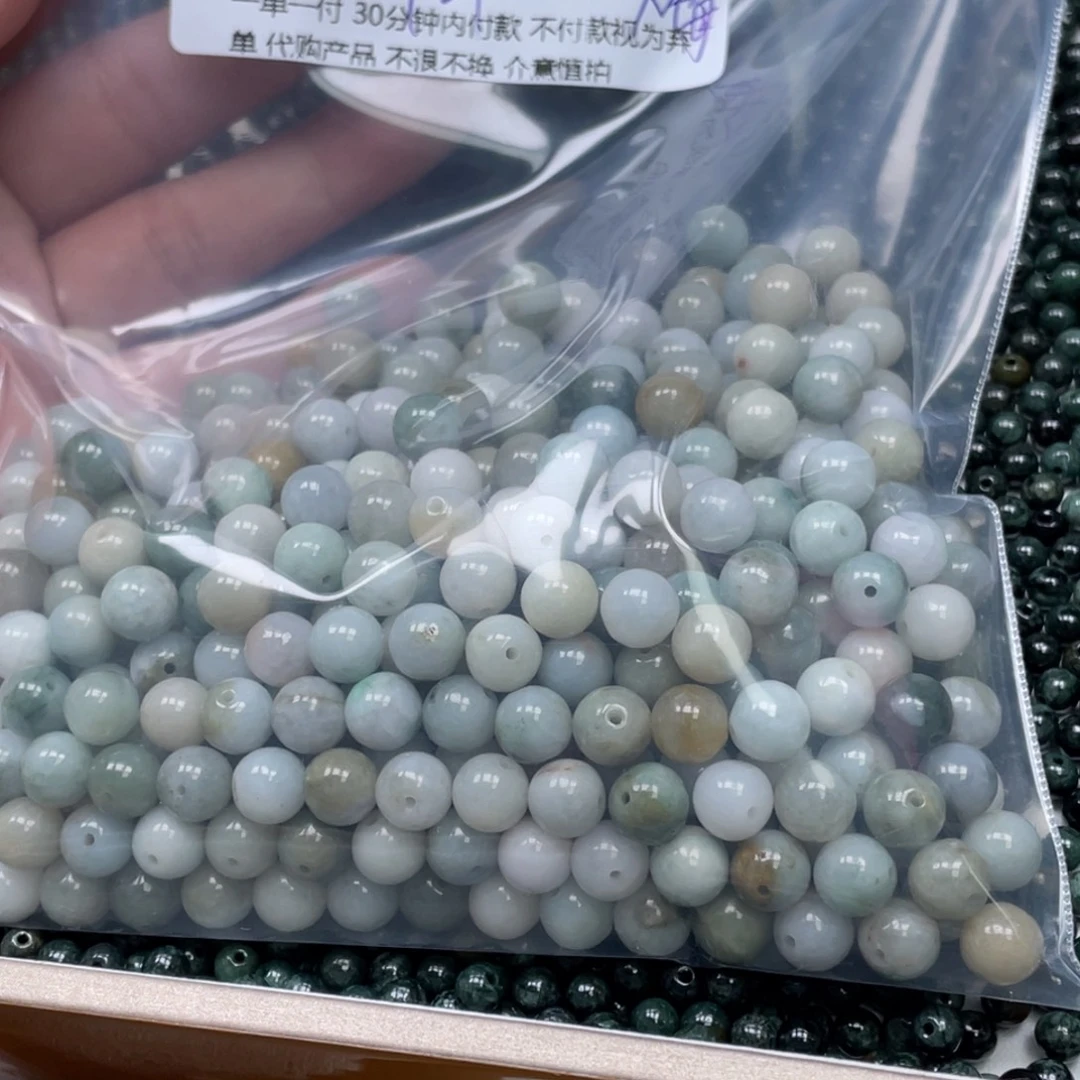 吴***画翡翠未镶嵌颈饰翡翠珠子