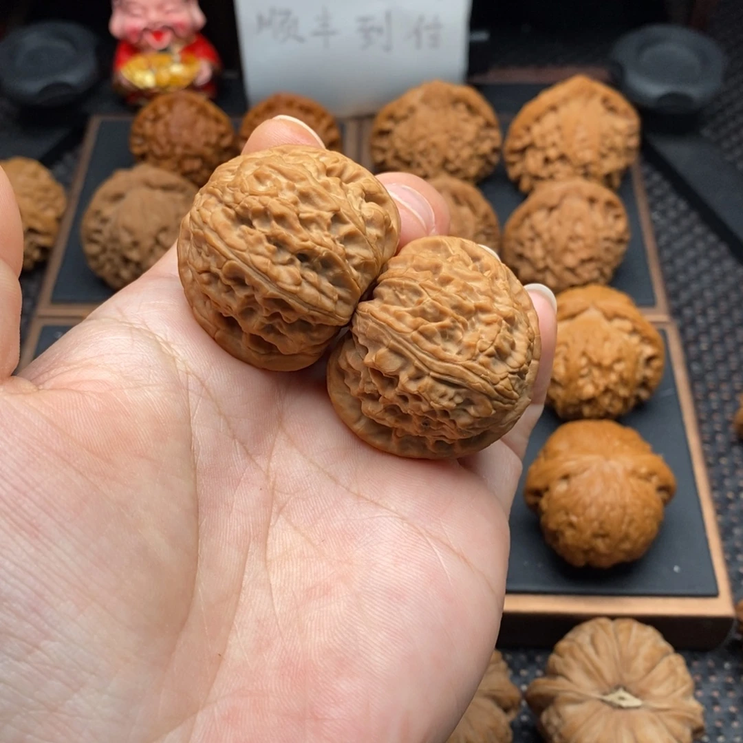 文玩核桃把件边肚38尺全品白狮子