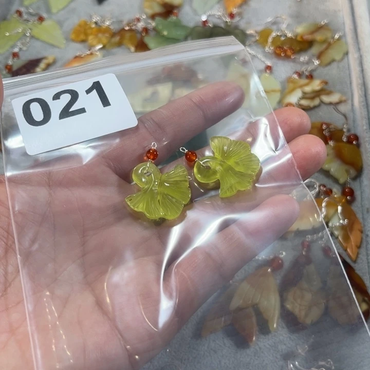 蛇纹石玉耳饰未镶嵌雨*妈