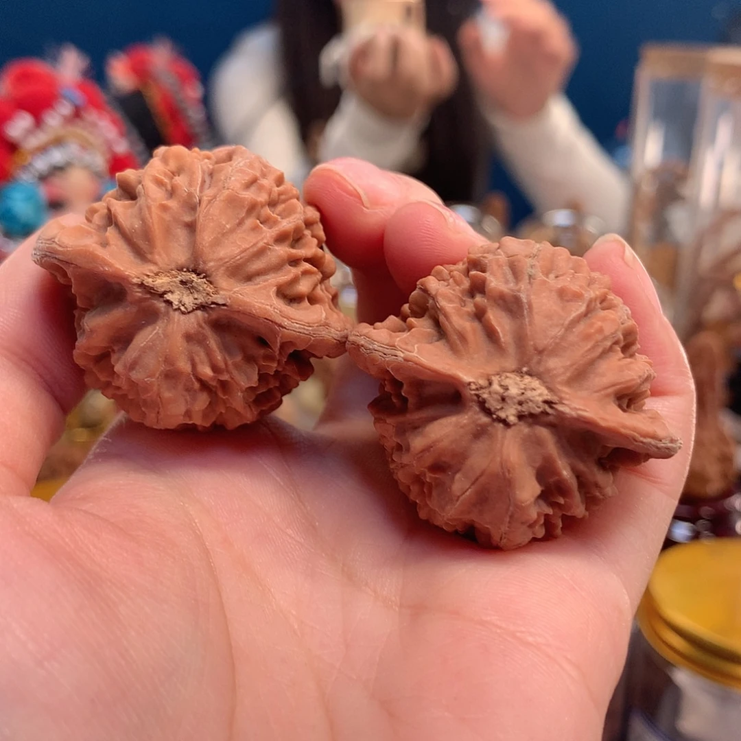 文玩核桃吊坠37 红皮宫灯