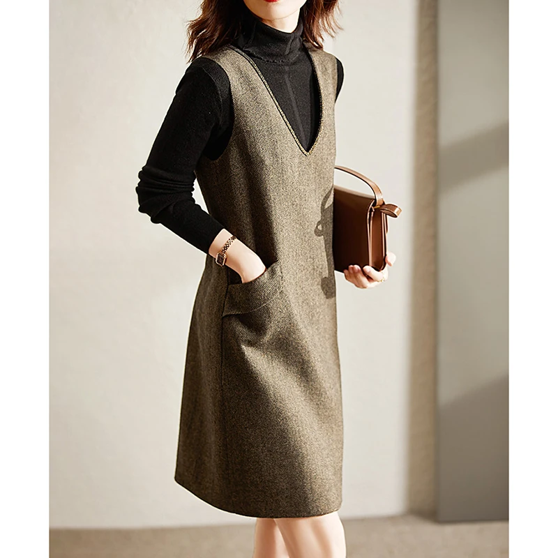 英伦风设计感V领无袖毛呢连衣裙女装2025春新款百搭外穿背心裙