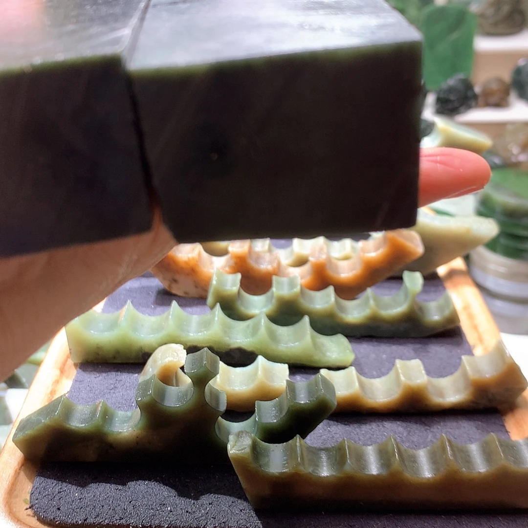 贰***）和田玉未镶嵌颈饰