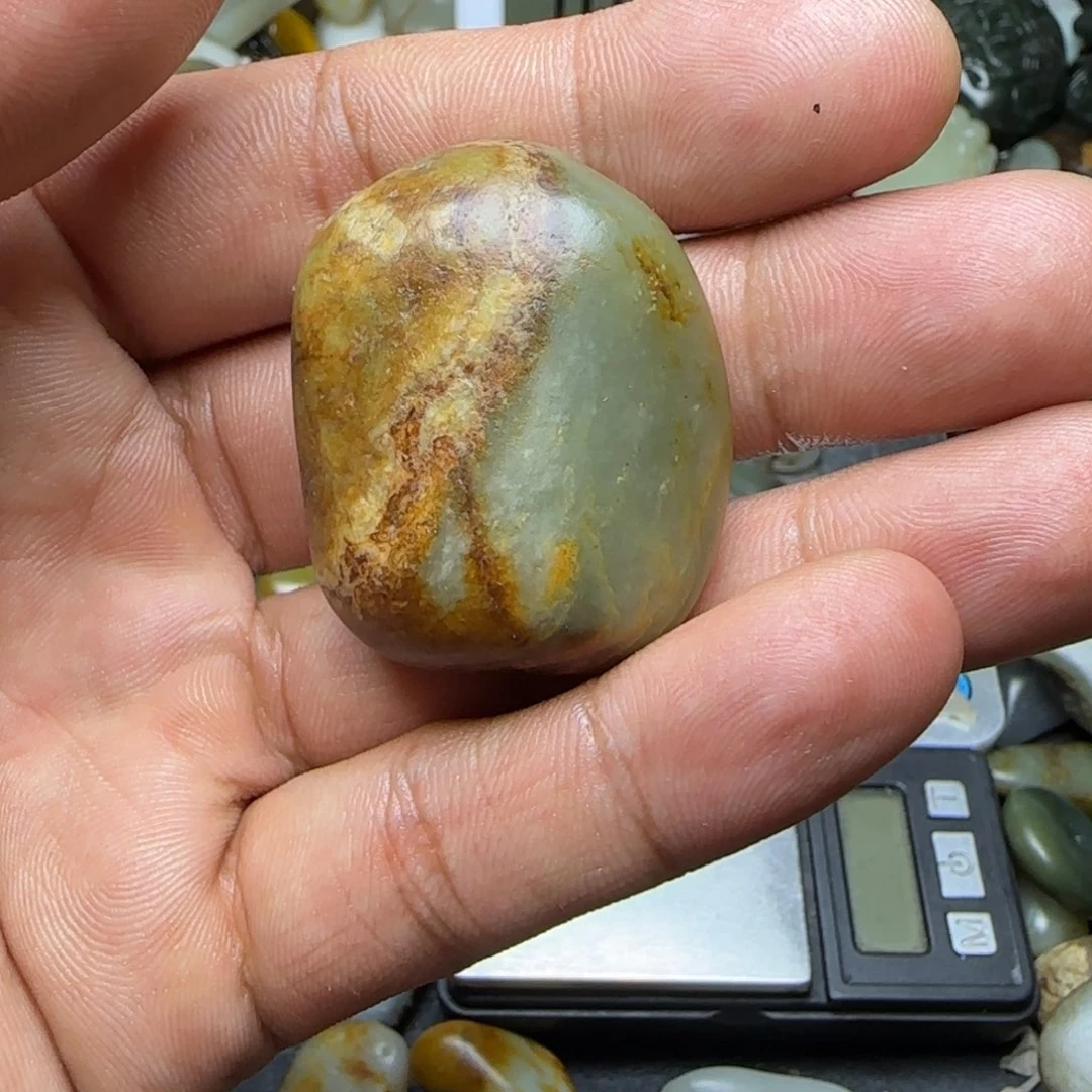 颈饰未镶嵌和田玉（子料）