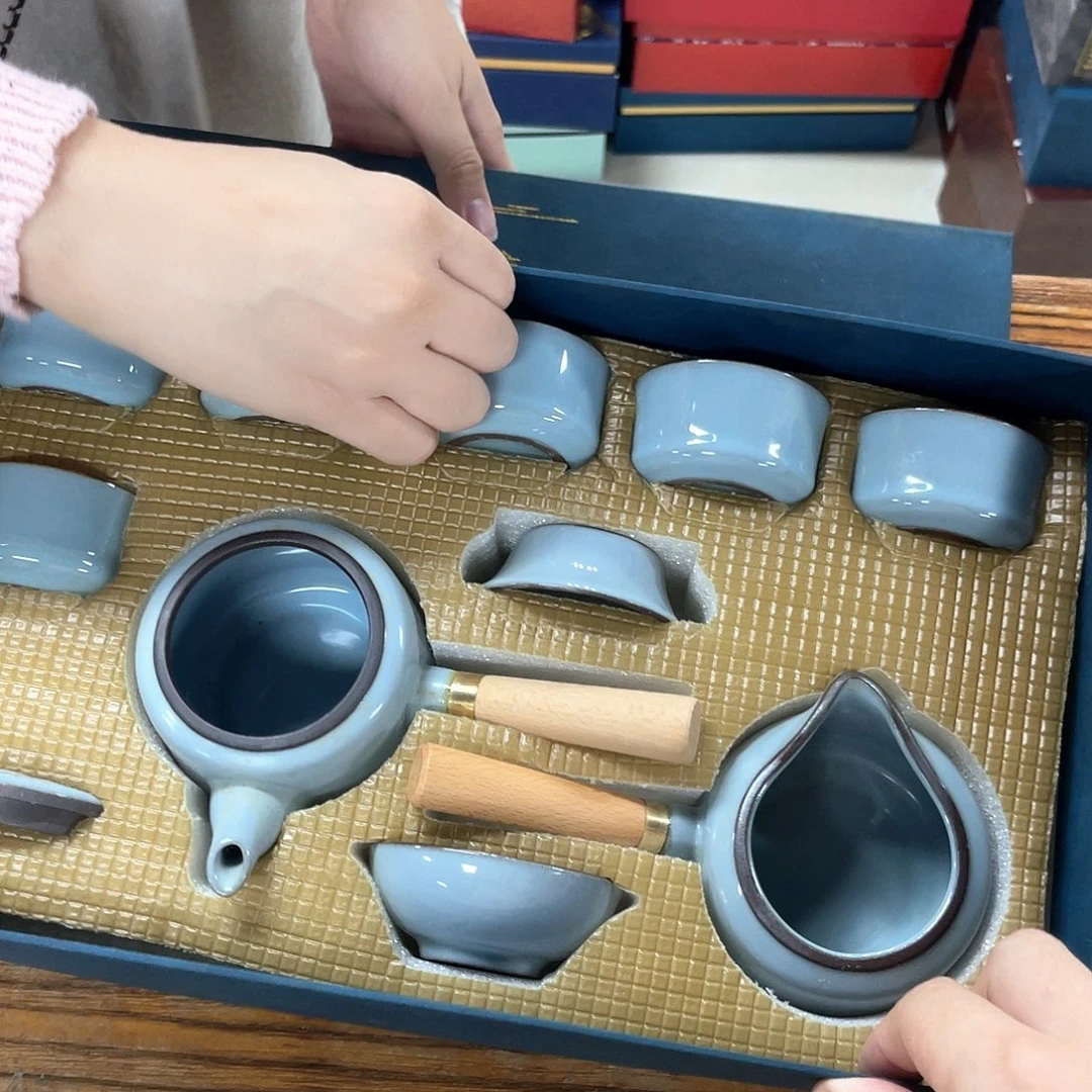 孤品茶具套装等。