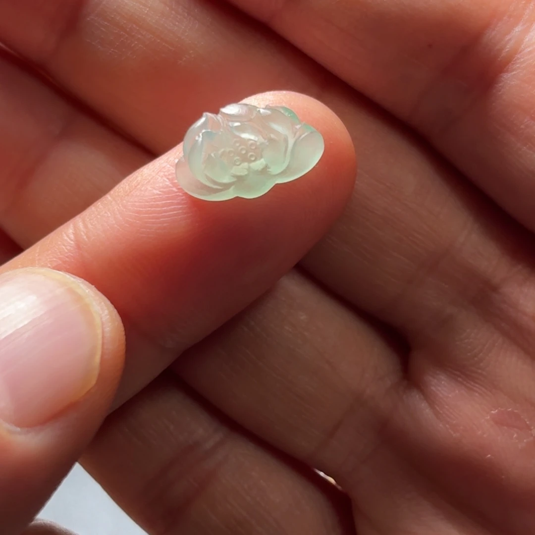 定制翡翠未镶嵌莲花