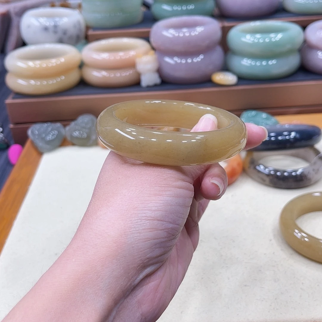 未镶嵌手镯石英质玉