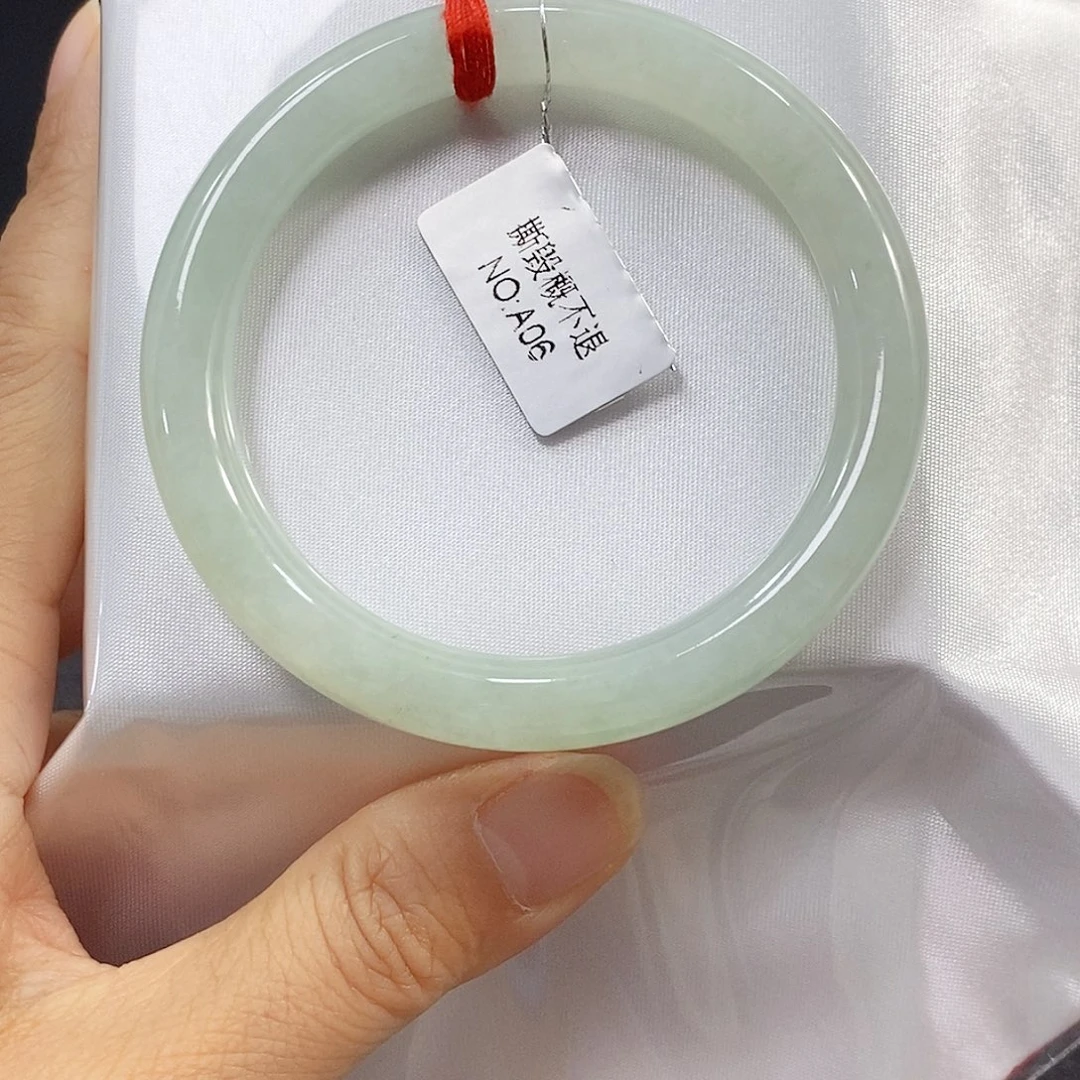 翡翠未镶嵌手镯（圆镯）手镯
