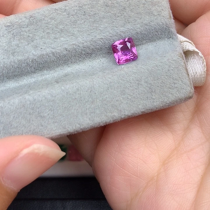 裸石蓝宝石1.06ct无烧薰衣草紫蓝宝