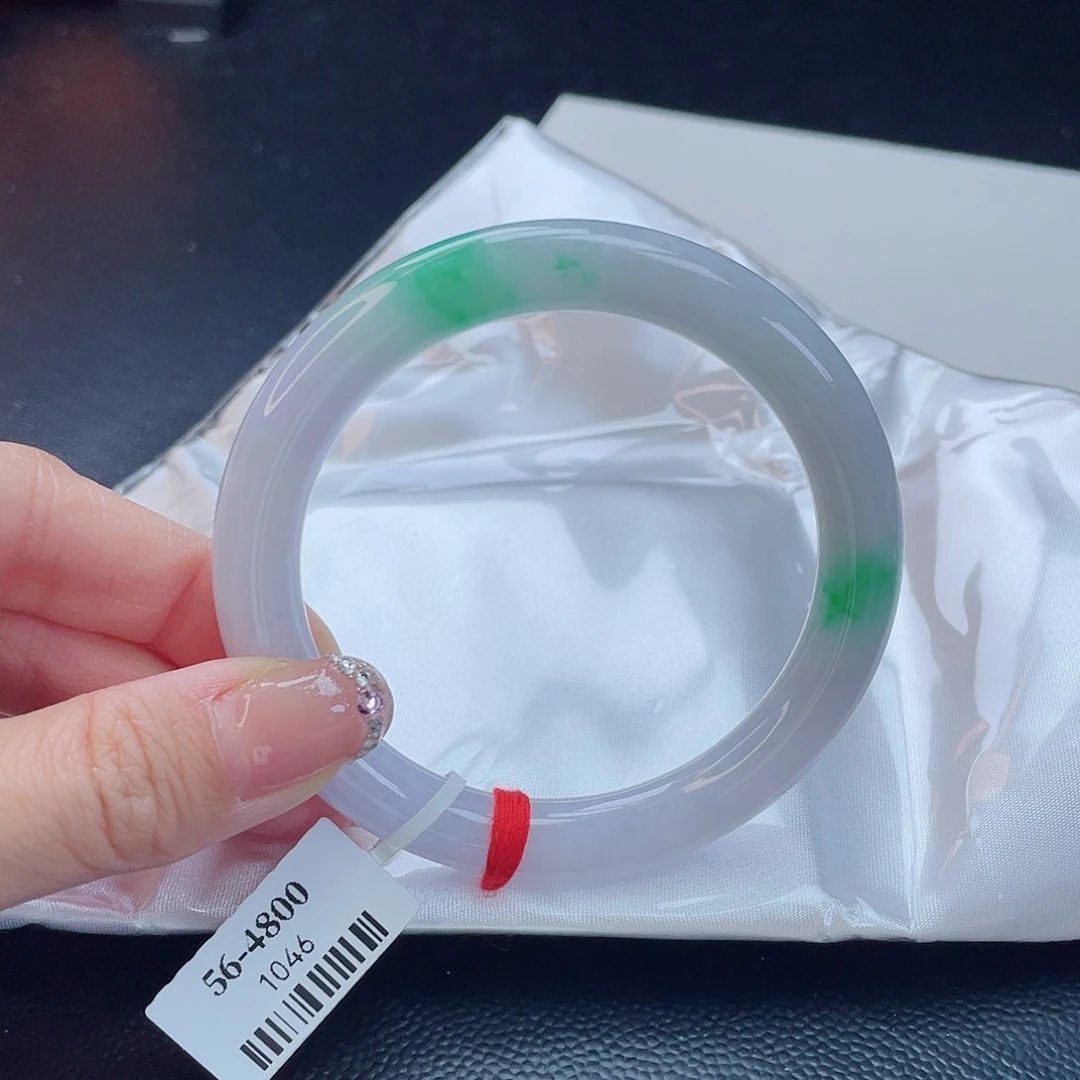 翡翠手镯未镶嵌翡翠