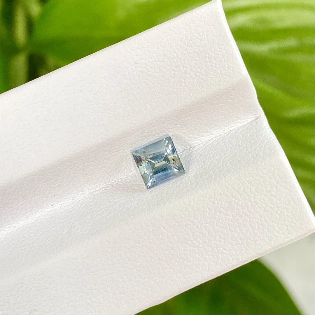 【贰宝彩宝】1.20ct天然蓝绿色蓝宝石 玻璃体公主方切精切全净Ｇｕｉｌｄ