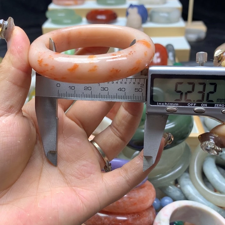 未镶嵌手镯石英质玉