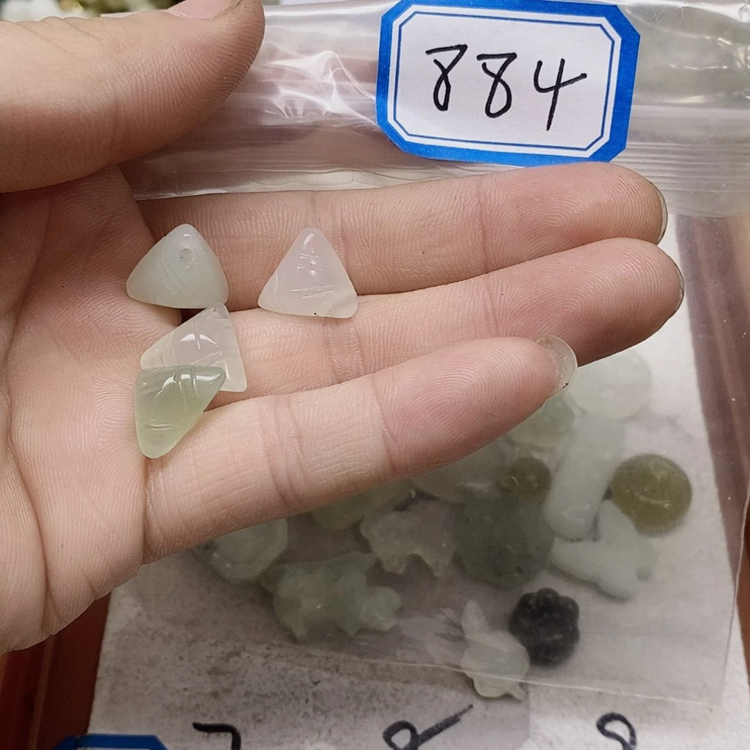 蛇纹石玉未镶嵌吊坠(不含链)六****店884