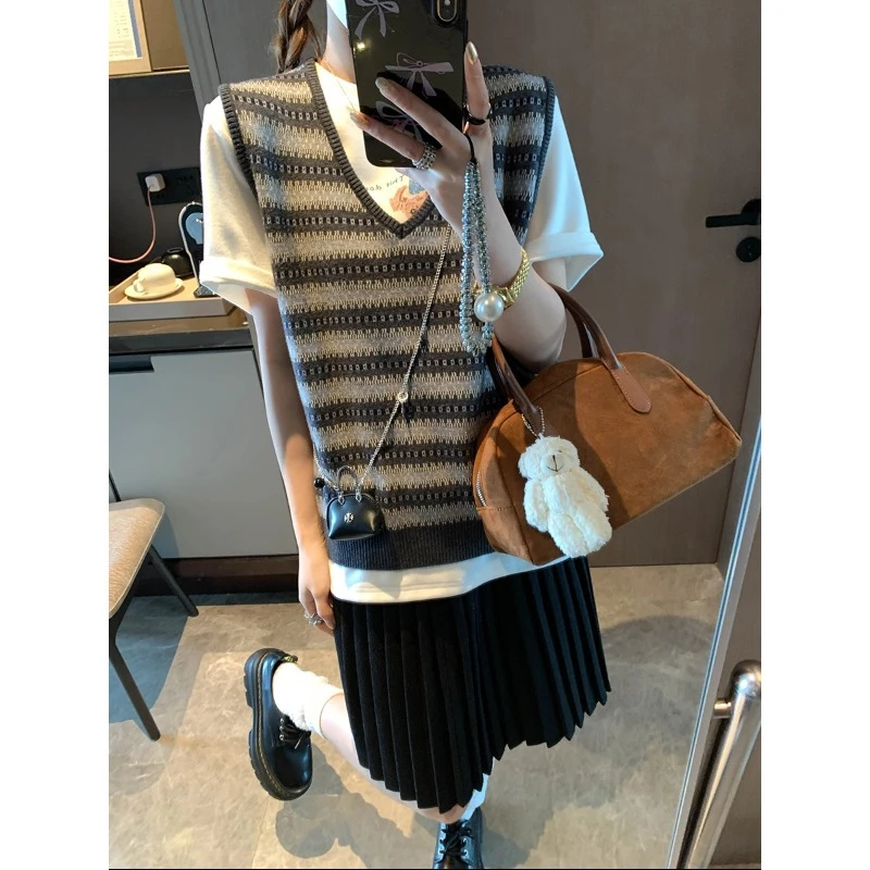 摩且早春新款韩系高级感条纹提花V领显瘦针织马甲背心MQ1092