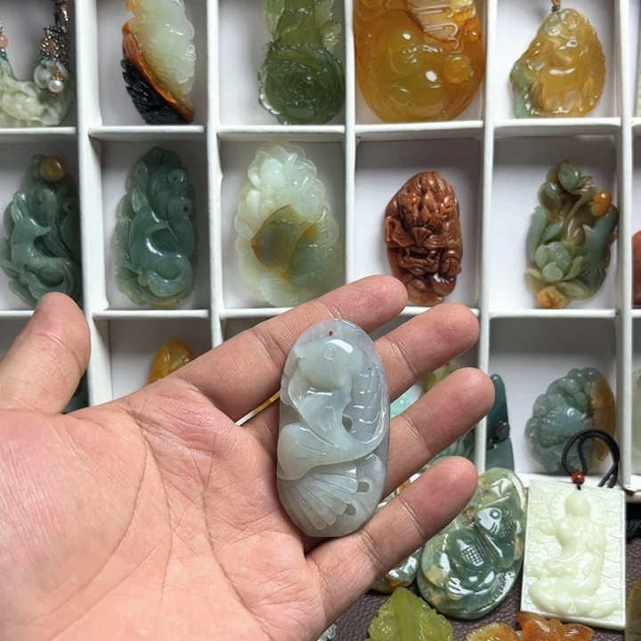 蛇纹石玉合金颈饰