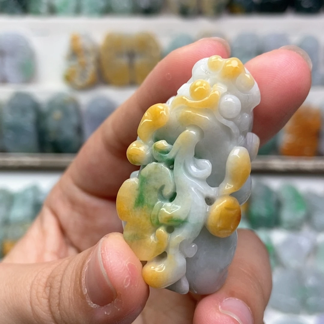 翡翠未镶嵌吊坠(赠链)