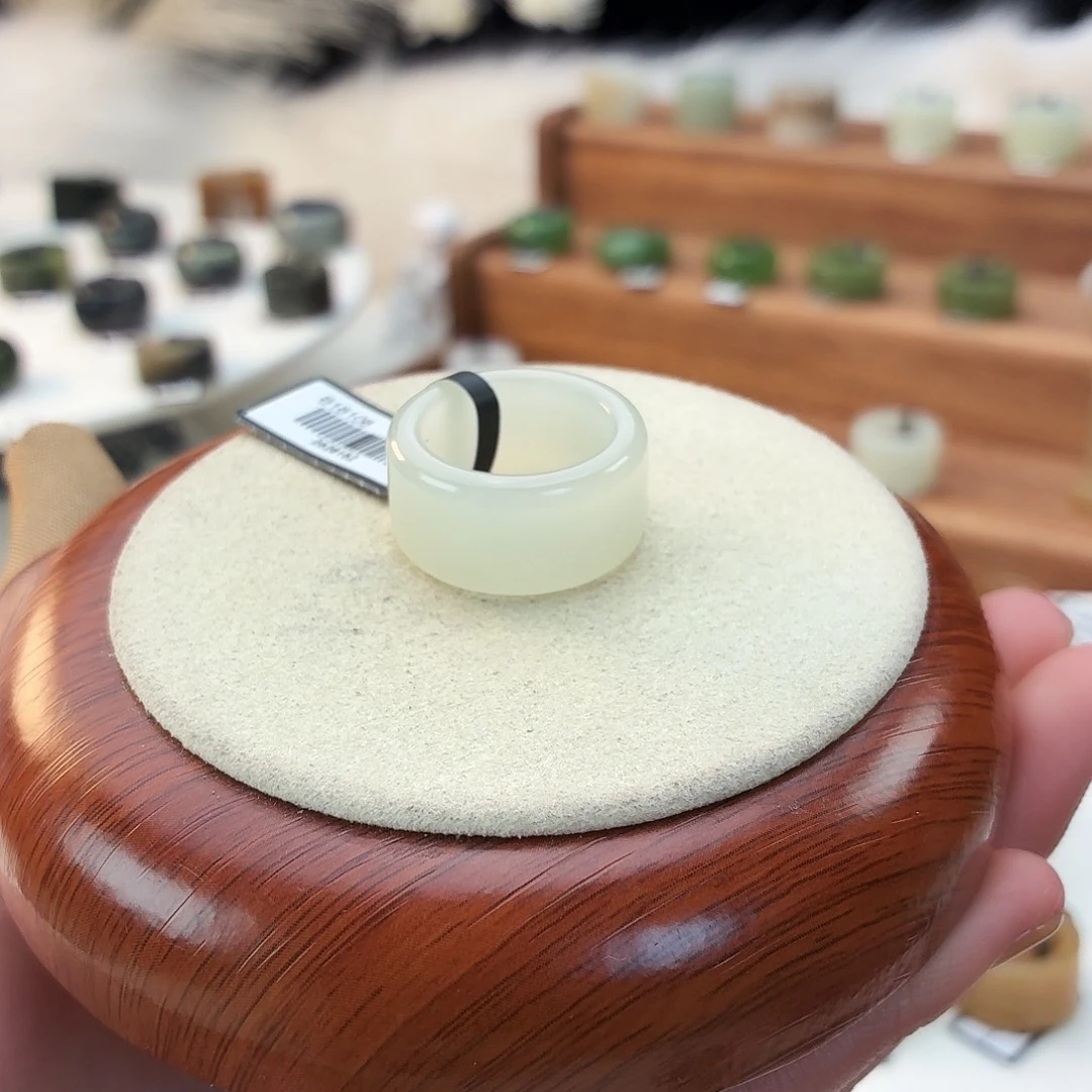 和田玉未镶嵌戒指白色圆切17.7mmj70