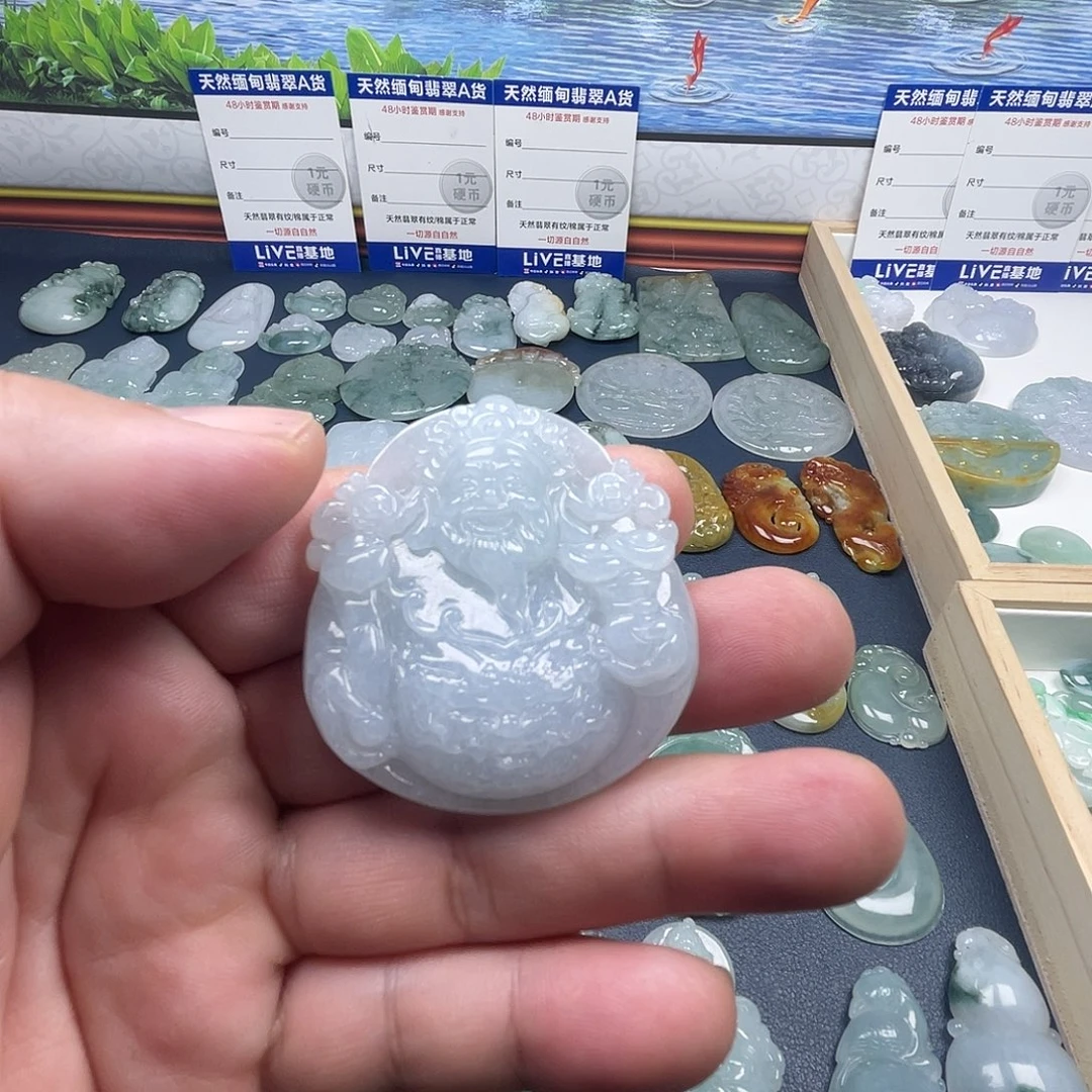 翡翠未镶嵌颈饰黄财神