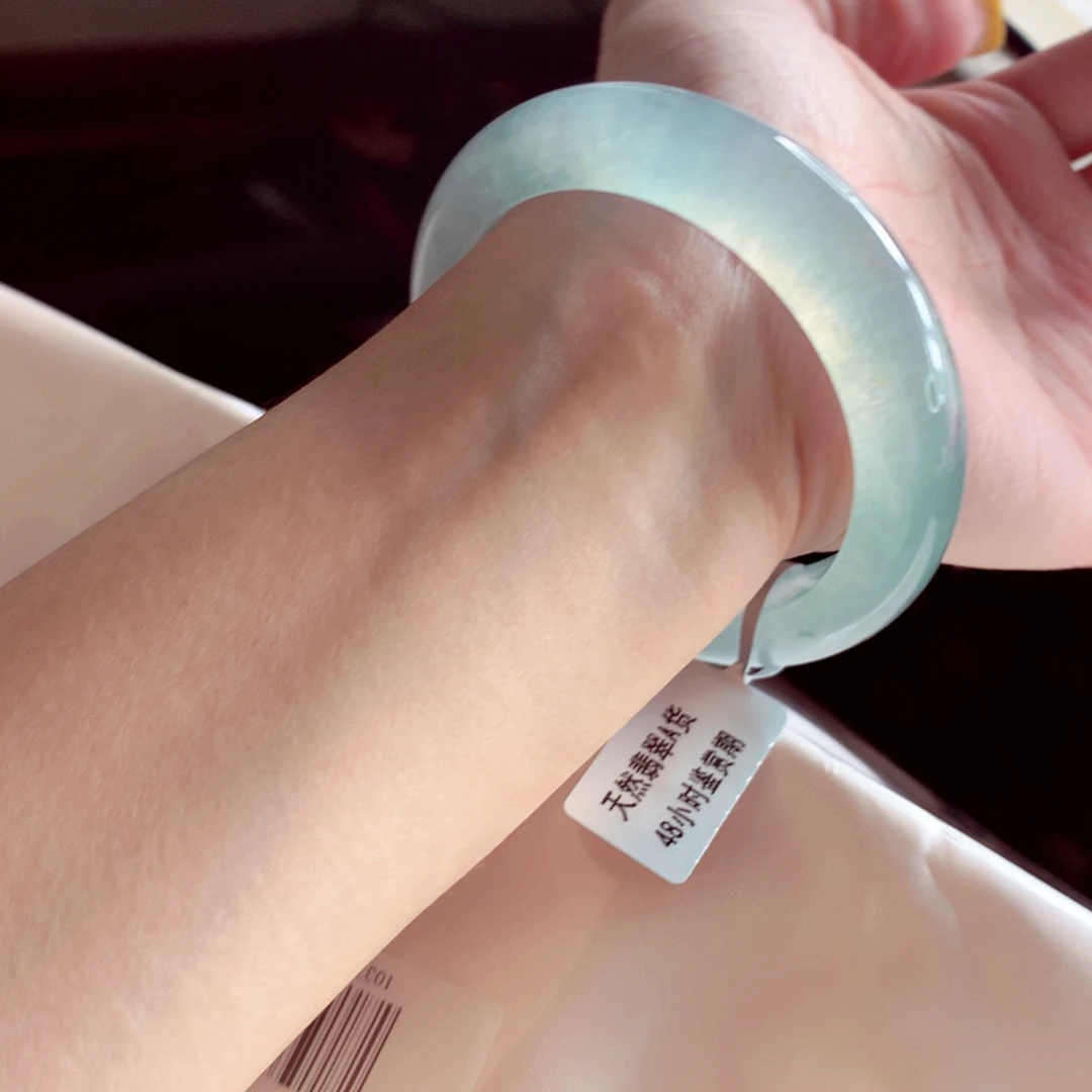 翡翠未镶嵌手镯52.8 高冰透炸光种水毕业（闪购12）灵