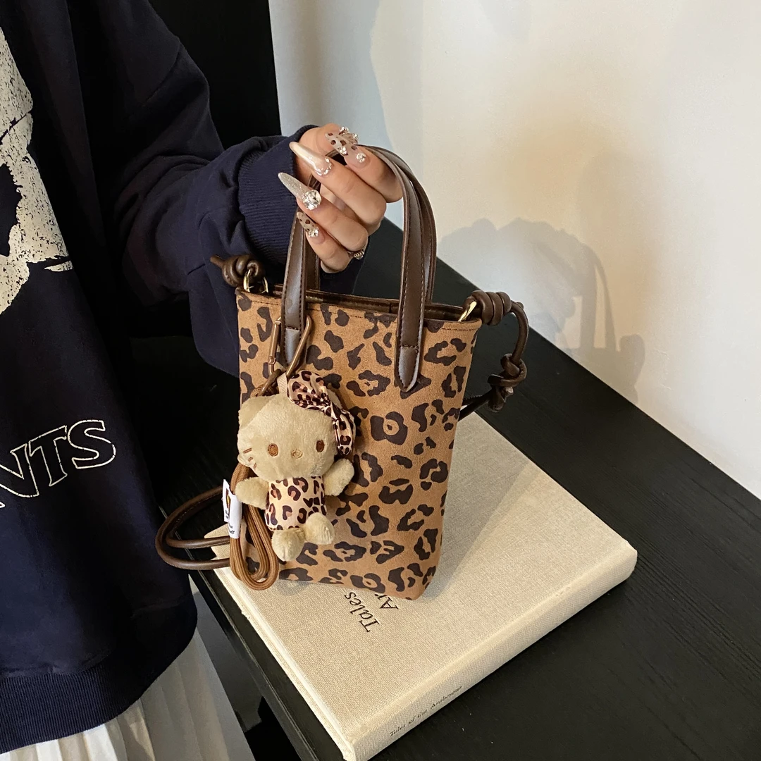 【韩系ins风】时尚磨砂kitty猫挂件架单肩手机包秋冬新款F85