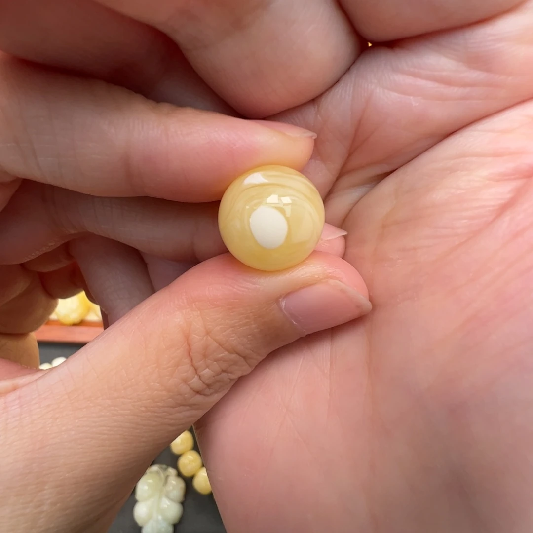 琥珀未镶嵌裸石蜜蜡