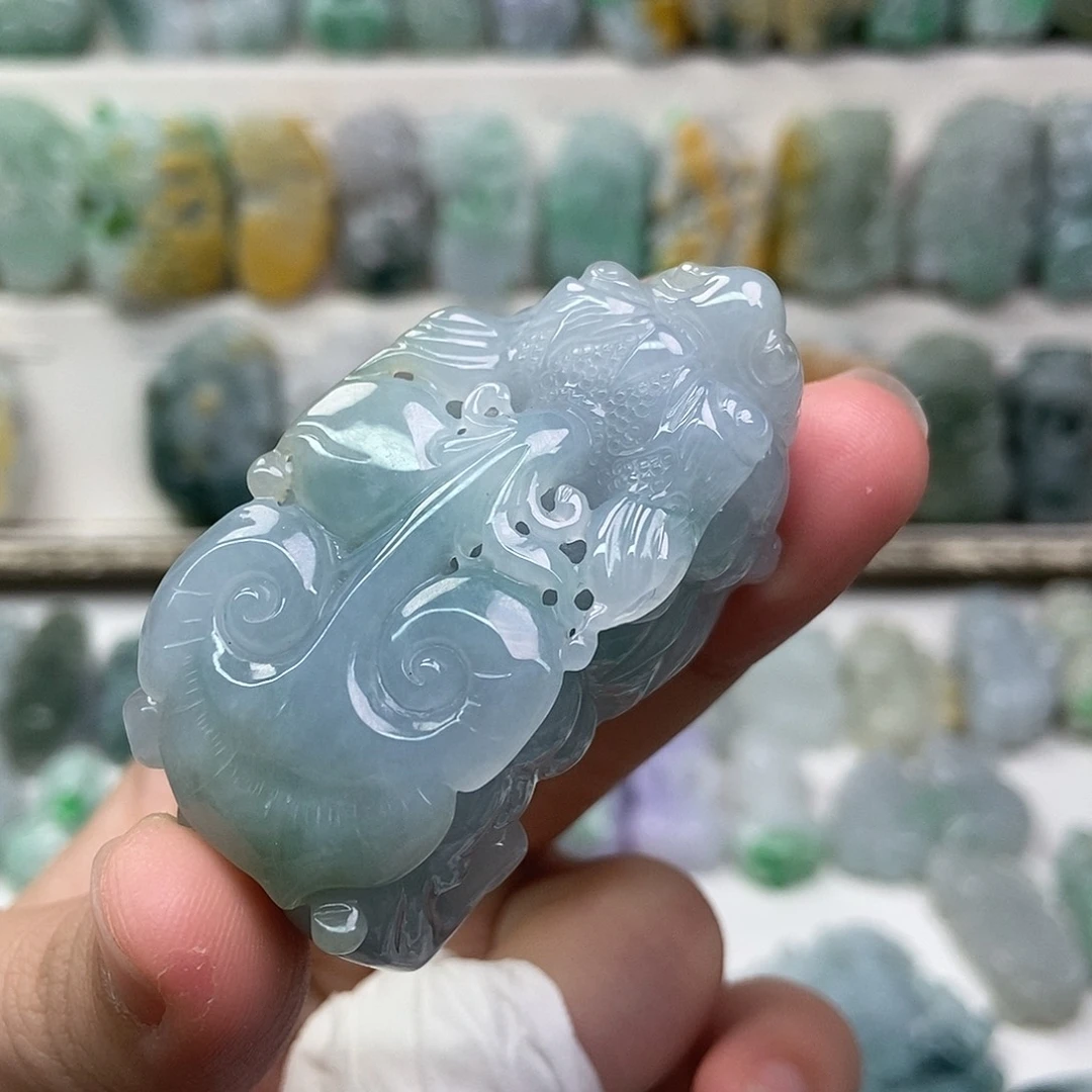 翡翠未镶嵌吊坠(赠链)