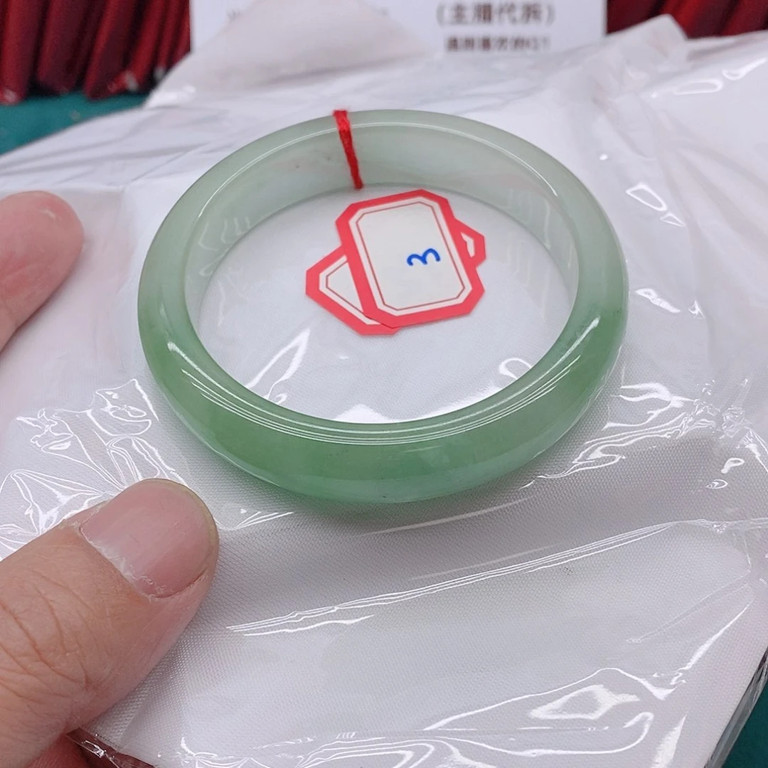 翡翠手镯未镶嵌宝**贝0333333333