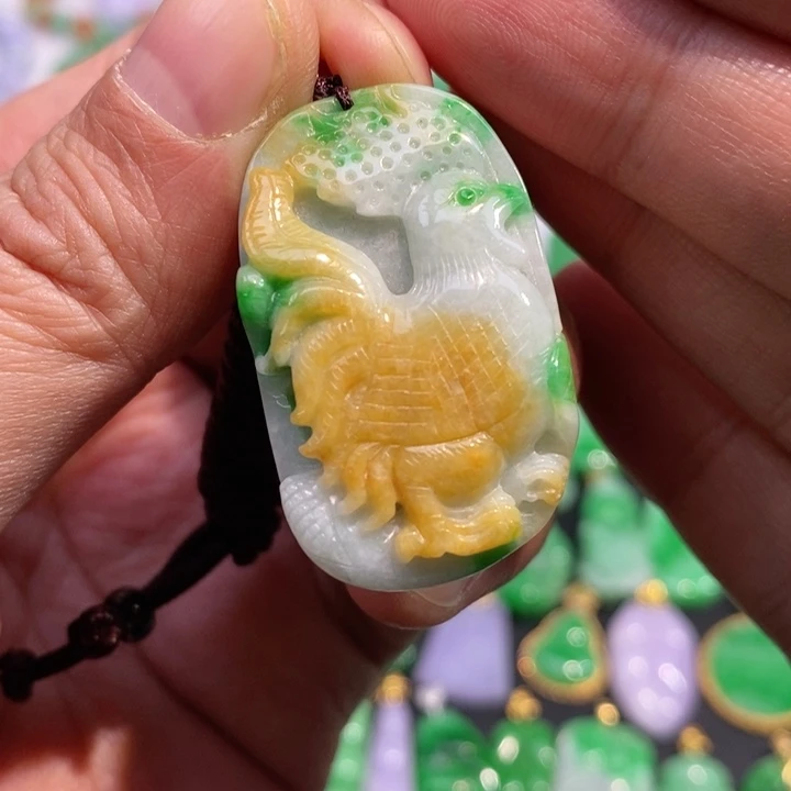 颈饰未镶嵌翡翠吊坠