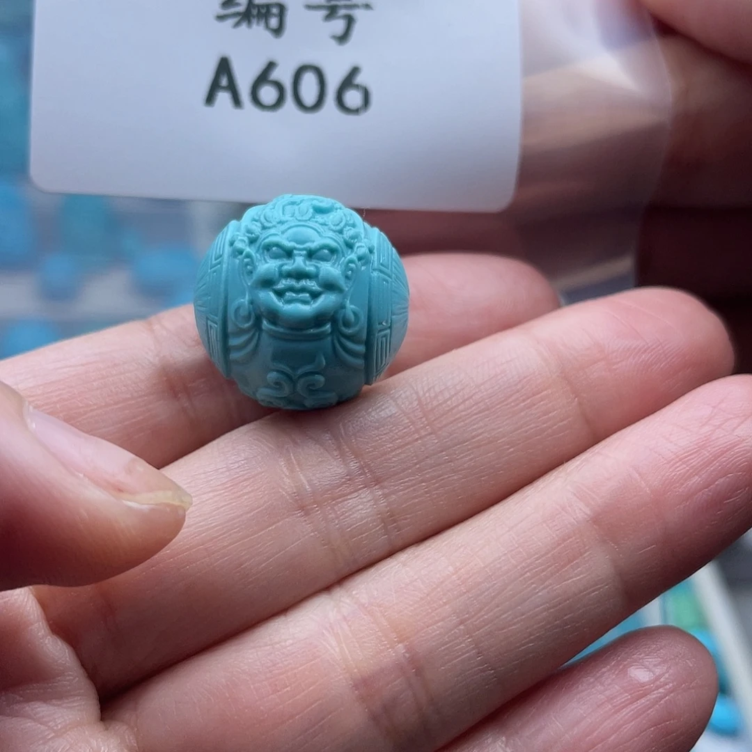 布***衣绿松石未镶嵌珠宝奇石