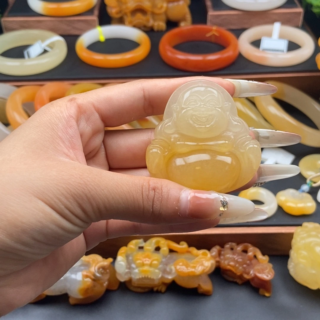 未镶嵌石英质玉（黄龙玉）颈饰