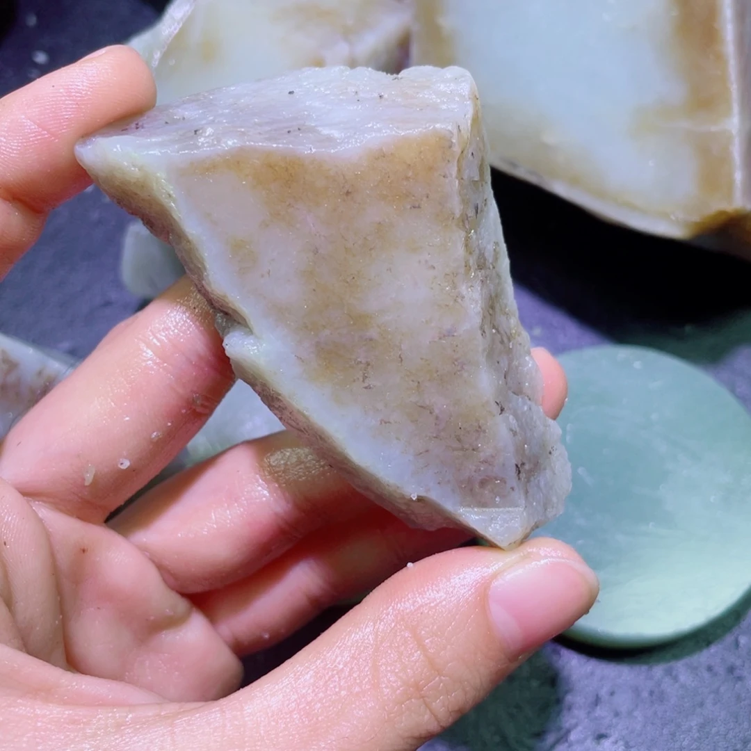 和田玉未镶嵌珠宝半成品