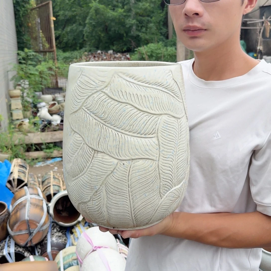 紫砂花盆口20高31；一个芭蕉叶白色