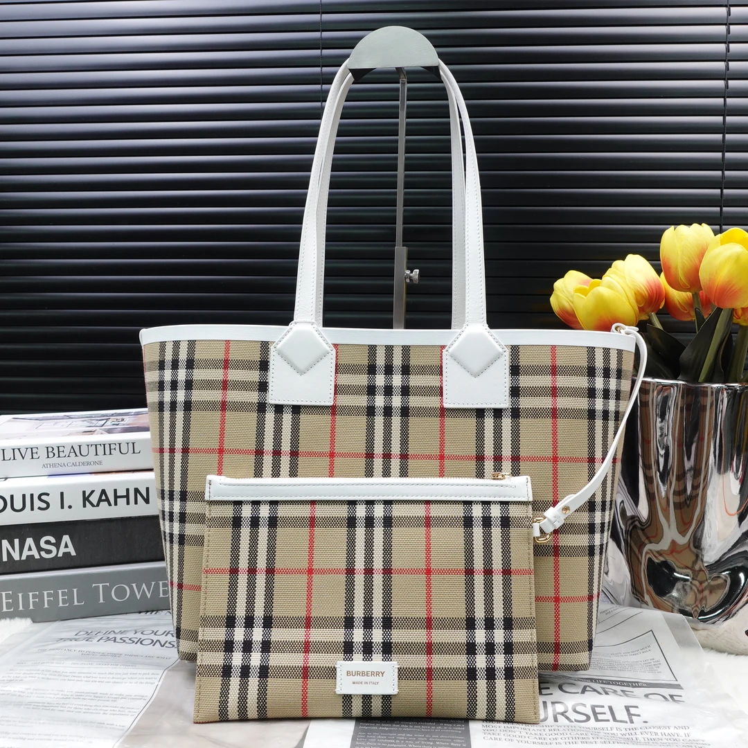 95新 BURBERRY/博柏利 单肩包/T10307004