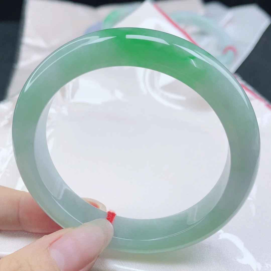 翡翠未镶嵌手镯缅甸58.5飘阳绿冰胶润正圈