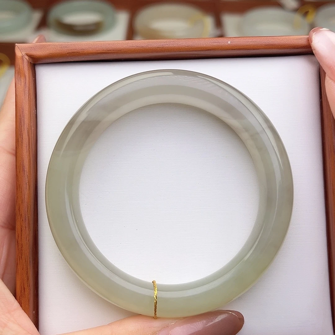 和田玉未镶嵌手镯54