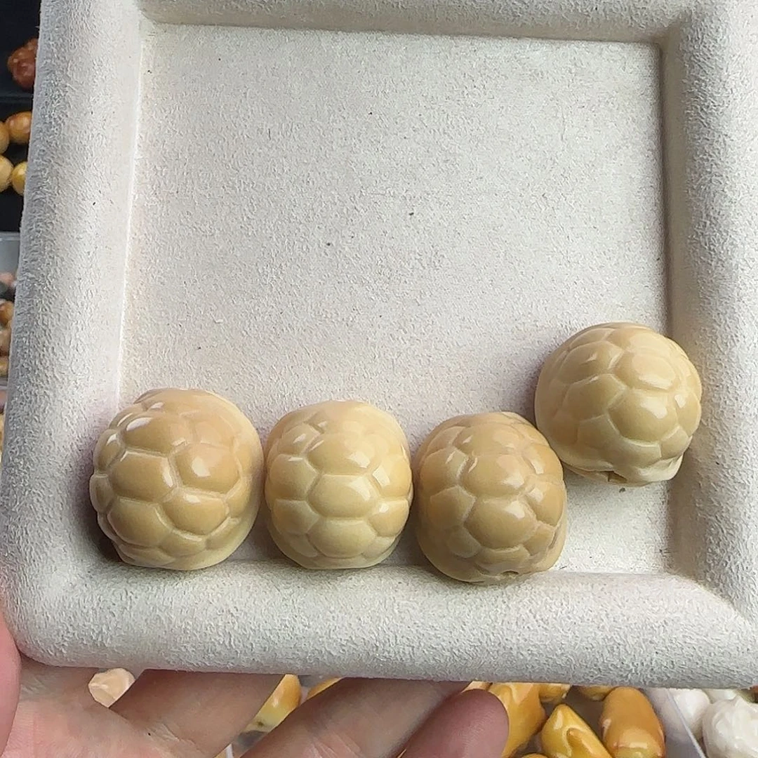 菩提根/象牙果吊坠瑕疵卡29-30风化大富甲3颗