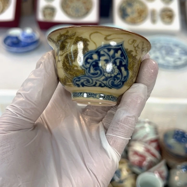 瓷片釉里金穿花龙压手杯客杯