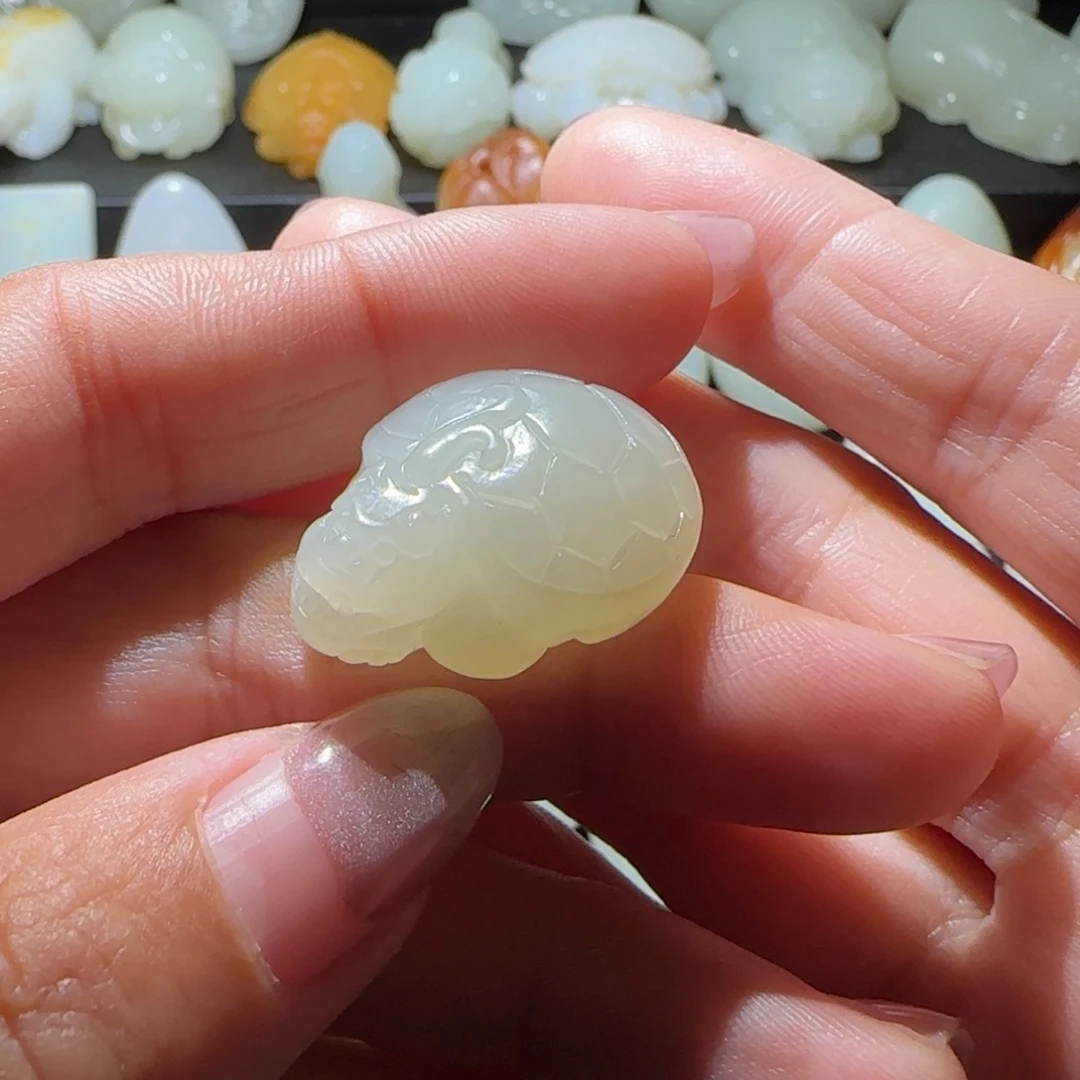 一***生和田玉未镶嵌颈饰