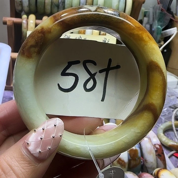 透闪石-蛇纹石玉未镶嵌手镯