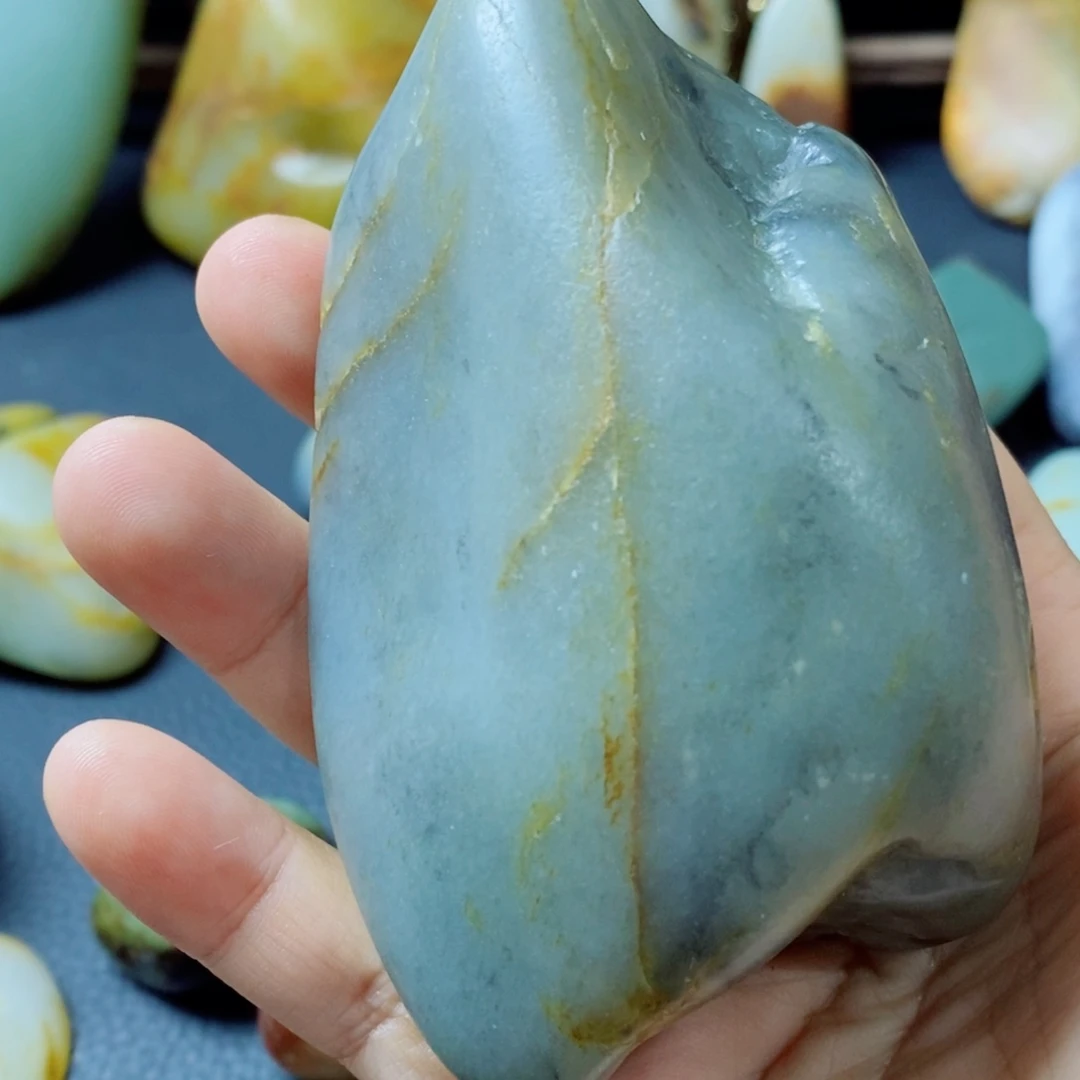 和田玉（糖玉）未镶嵌珠宝奇石