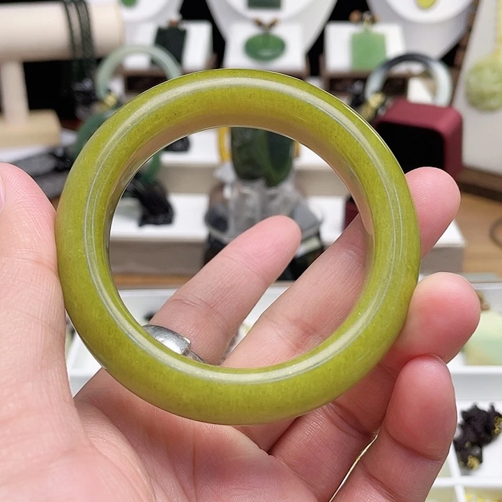 岫玉未镶嵌手镯57口径手镯