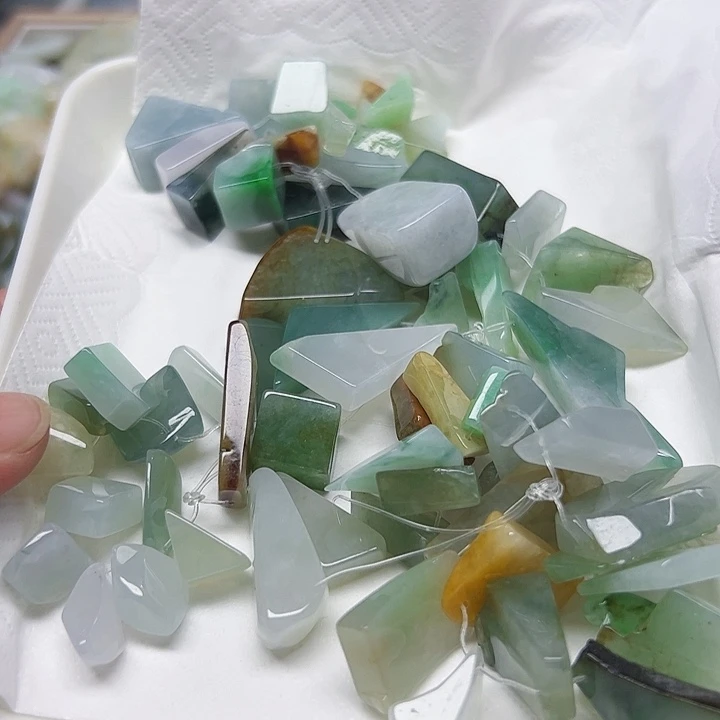 青***房翡翠未镶嵌颈饰天然翡翠081