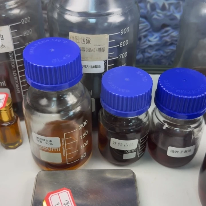 很***布陆河古法精油10 克