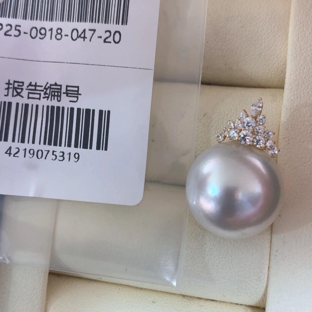 颈饰18K金镶嵌海水珍珠