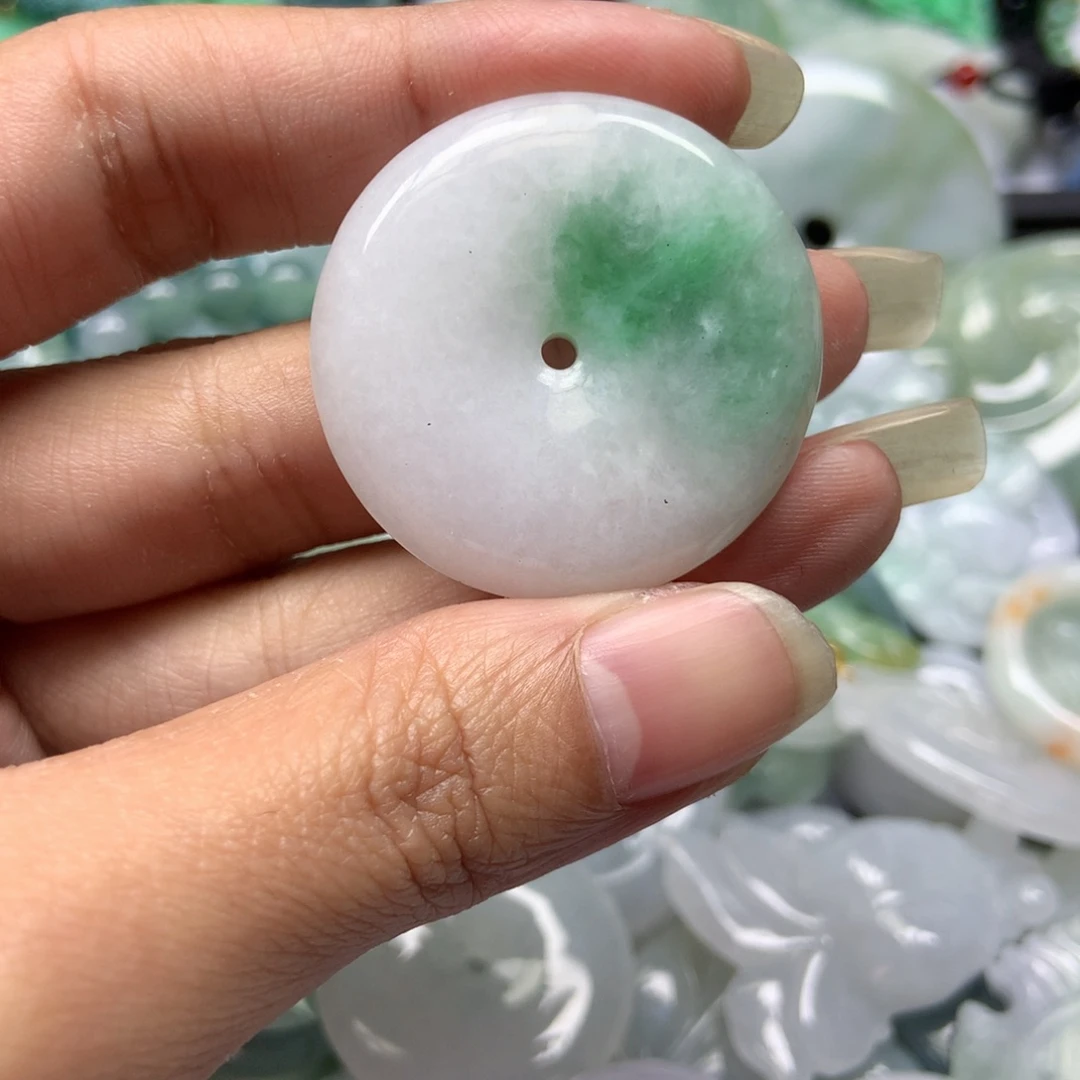 翡翠颈饰未镶嵌天然翡翠