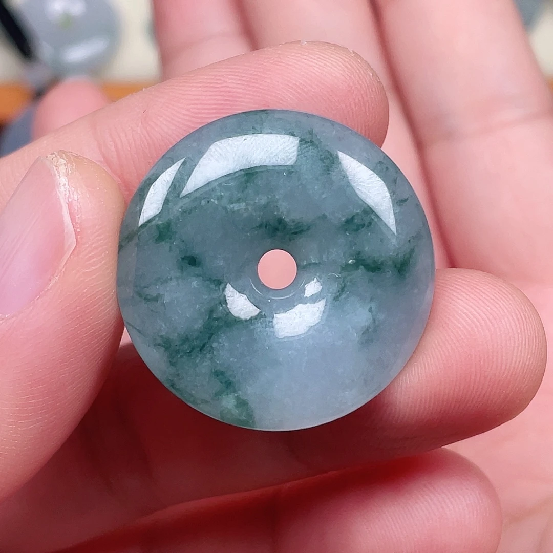 翡翠未镶嵌颈饰平安扣