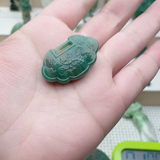 空***独山玉未镶嵌挂件