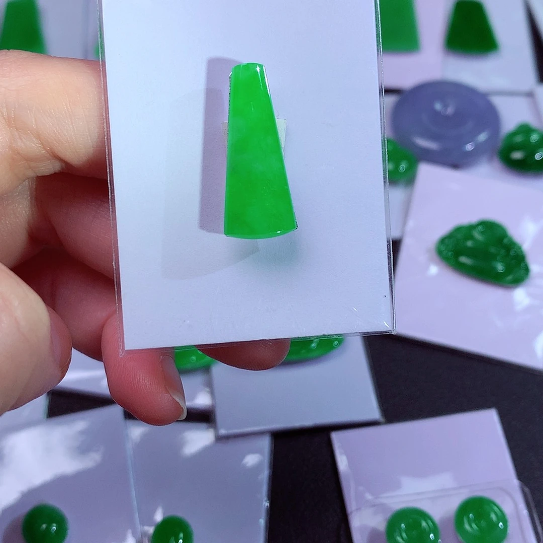 颈饰未镶嵌翡翠天然翡翠