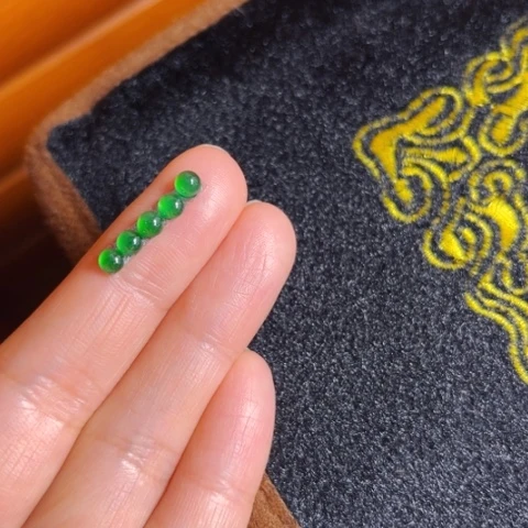 翡翠颈饰未镶嵌小*