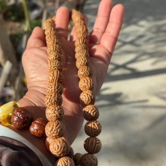 心***水木质野生桃核手串