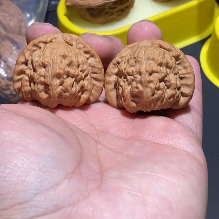 文玩核桃吊坠白狮子40